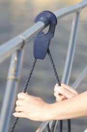 Fastfender 25 mm blauw fenderhaak tot ø 25 mm railing en 6 tot 12 mm lijn (2 stuks)