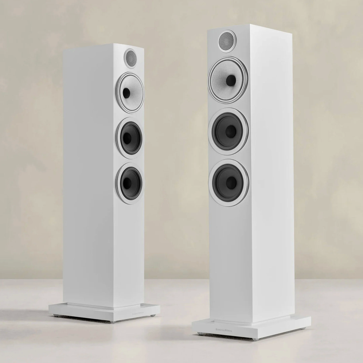 Bowers & Wilkins 704S3 wit luidspreker vloerstaand model