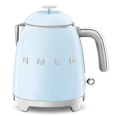 Smeg KLF05PBEU mini waterkoker jaren 50 model