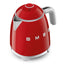 Smeg KLF05RDEU mini waterkoker jaren 50 model